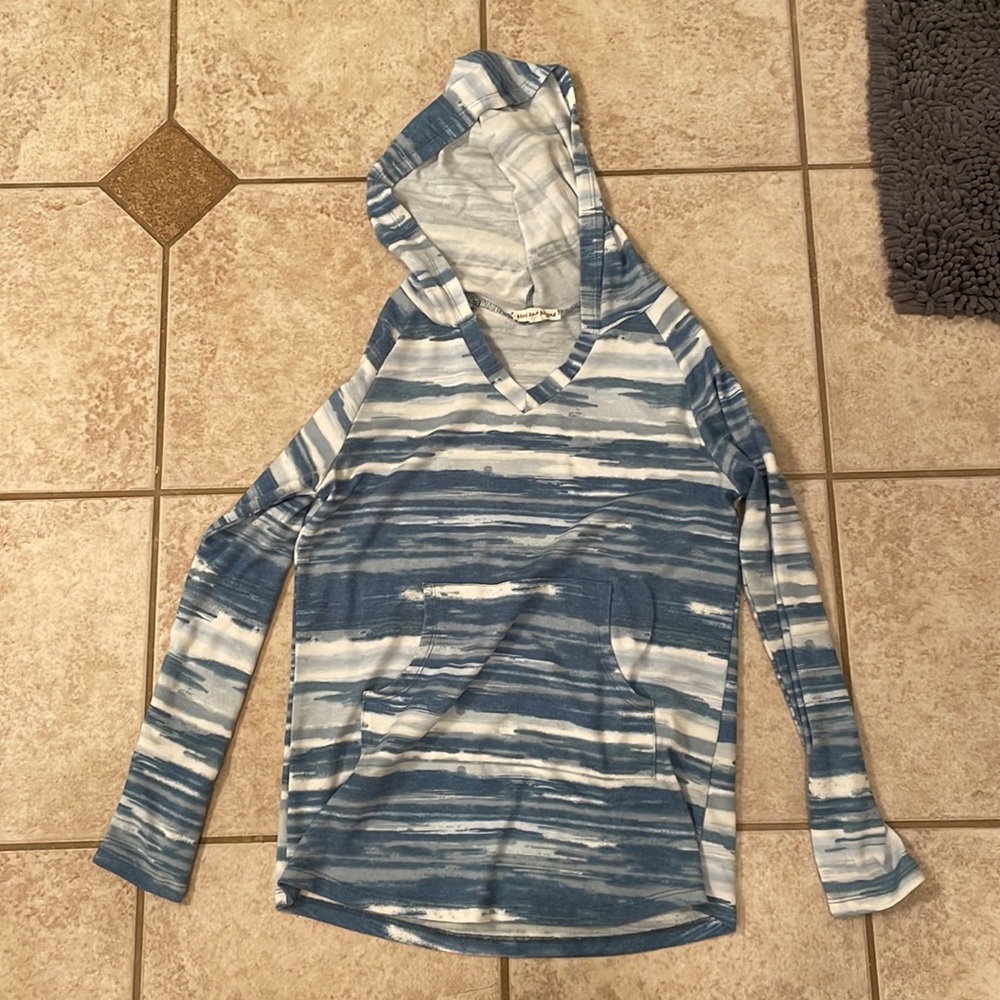 Long sleeve hoodie/shirt